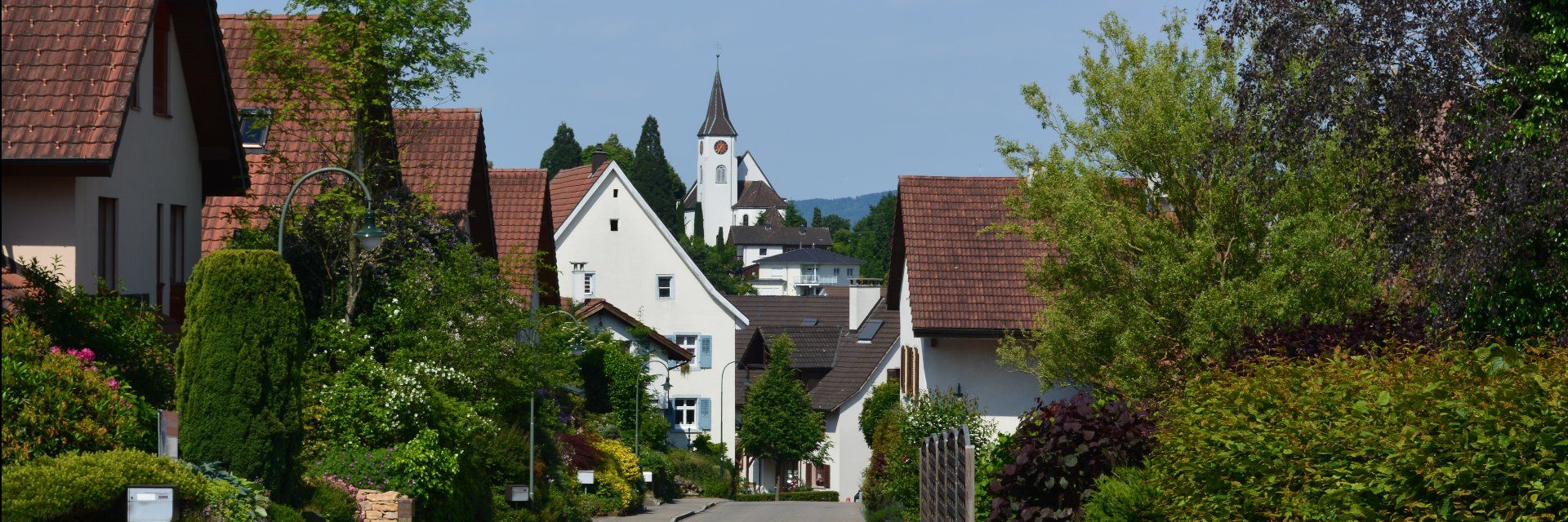 Blick Brunngasse auf Kirche